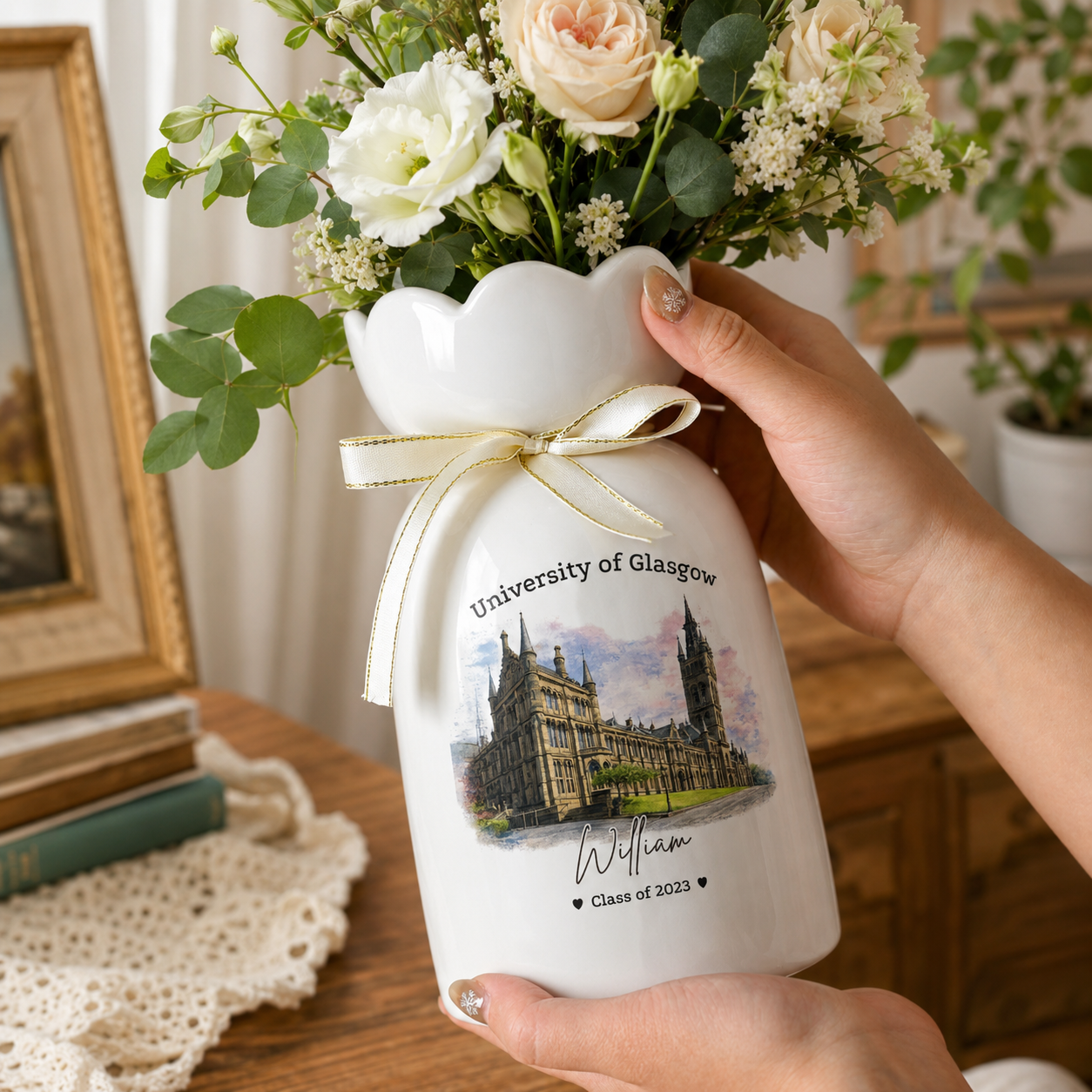 Custom University Vase – Personalized College Graduation Gift, Class of 2026 Keepsake